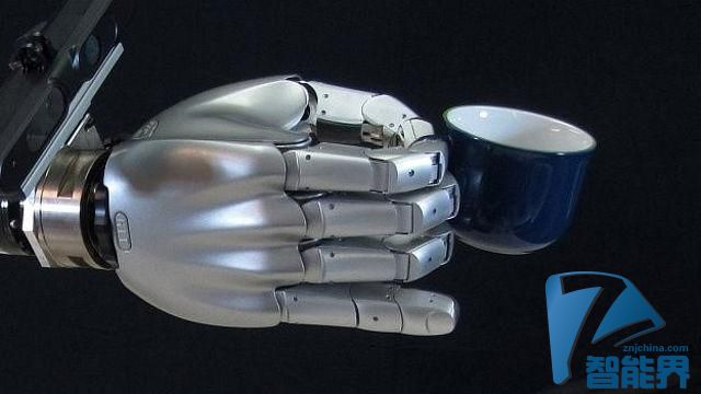 手指跟人類(lèi)一樣靈活能拿起任何物體的機(jī)器人