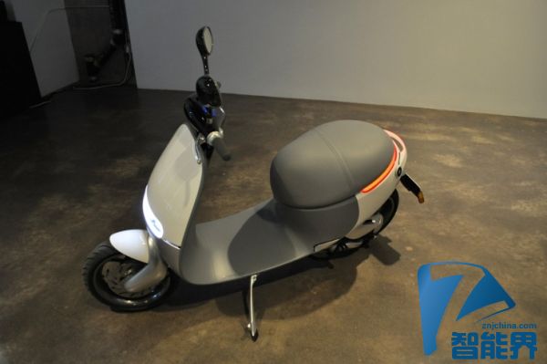 被嫌貴的小牛電動(dòng)車(chē)，價(jià)格僅為這款車(chē)的零頭