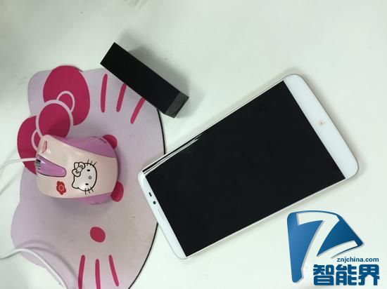 PPTV手機(jī)諜照曝光，或具備裸眼3D功能