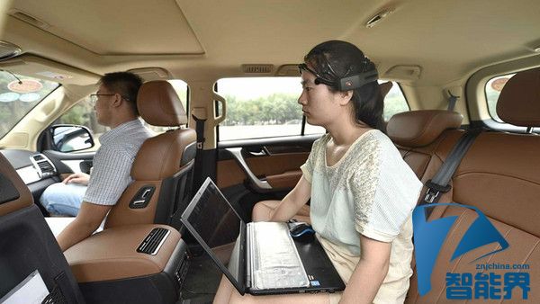 國內(nèi)首臺腦控汽車試跑 只用腦就能開車？