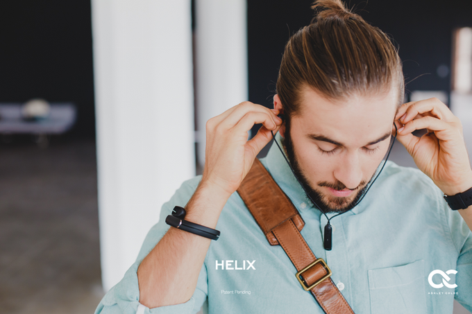 HELIX藍(lán)牙耳機(jī):用起來(lái)像吊墜、戴起來(lái)像手環(huán)