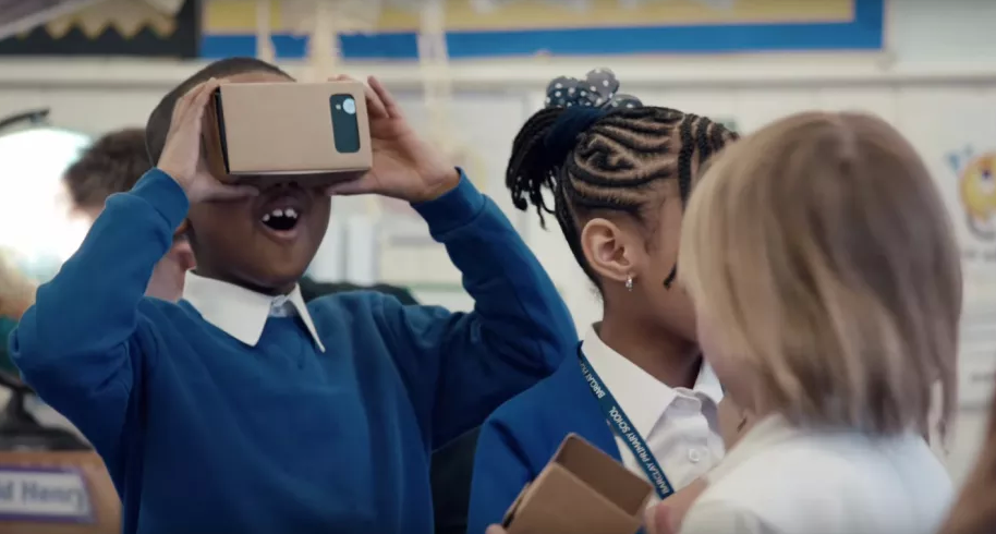 和學校進行合作，Google 推廣 VR模式