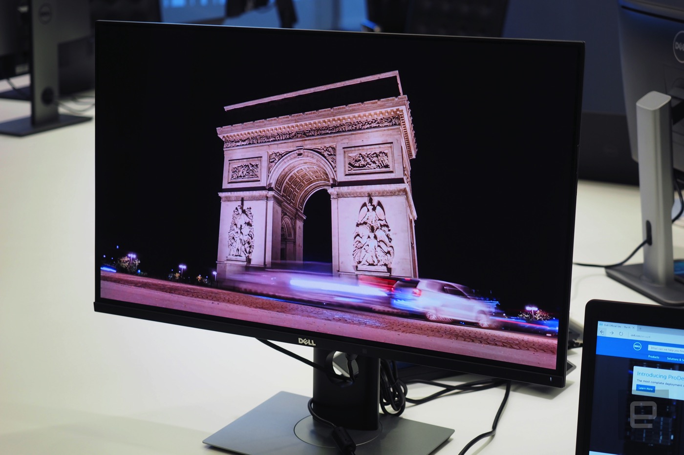 戴爾今年最「吸睛」的產(chǎn)品，是一臺(tái) 4K OLED 屏幕