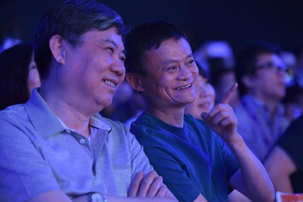 模式之爭(zhēng)，YunOS能否定義真正的互聯(lián)網(wǎng)汽車?