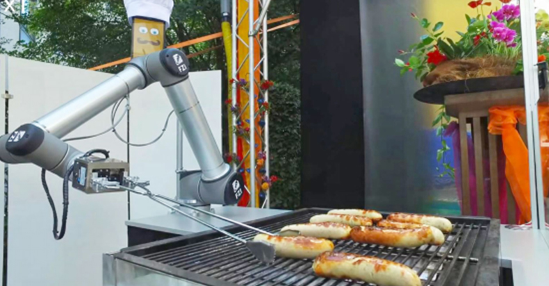 BratWurst Bot機(jī)器人亮相 做烤腸無需親自動(dòng)手
