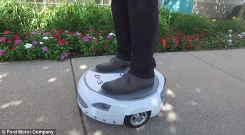 這貨不是掃地機(jī)器人！踩在上面帶你“飛”