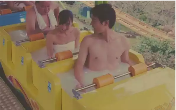 見(jiàn)過(guò)在旋轉(zhuǎn)木馬 過(guò)山車 摩天輪上泡溫泉的嗎？他們做到了