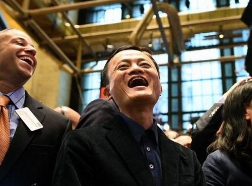 兩年多首次！阿里巴巴市值一度超越亞馬遜