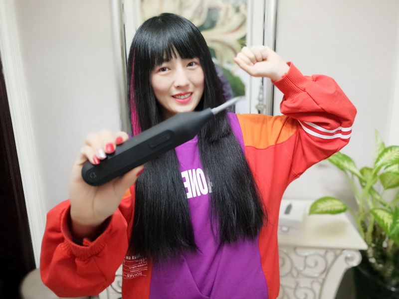 妹子輕松玩轉(zhuǎn)米家手自一體電動螺絲刀，來看實操爽翻現(xiàn)場