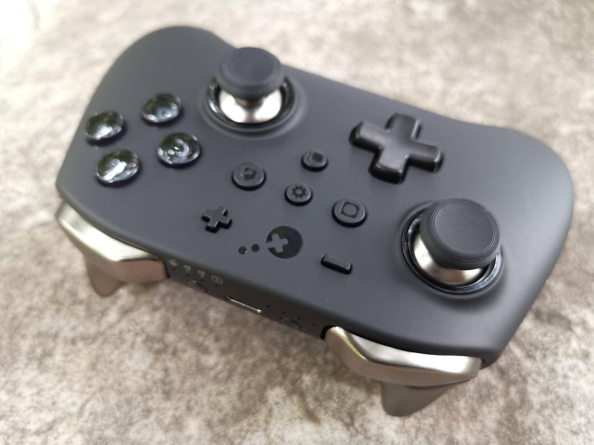 谷粒金剛PRO手柄：一機通吃PC、Switch、手游、電視