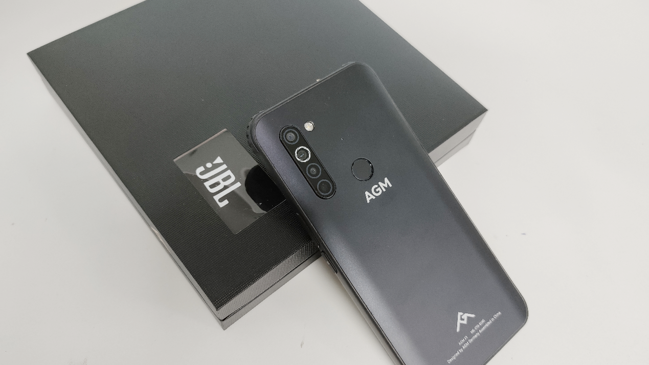AGM X5，示范如何做出極具差異化的5G手機