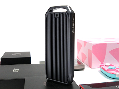 顏值和速度并存，奧?？剖装l(fā)全兼容USB4.0和雷電4接口硬盤盒體驗(yàn)