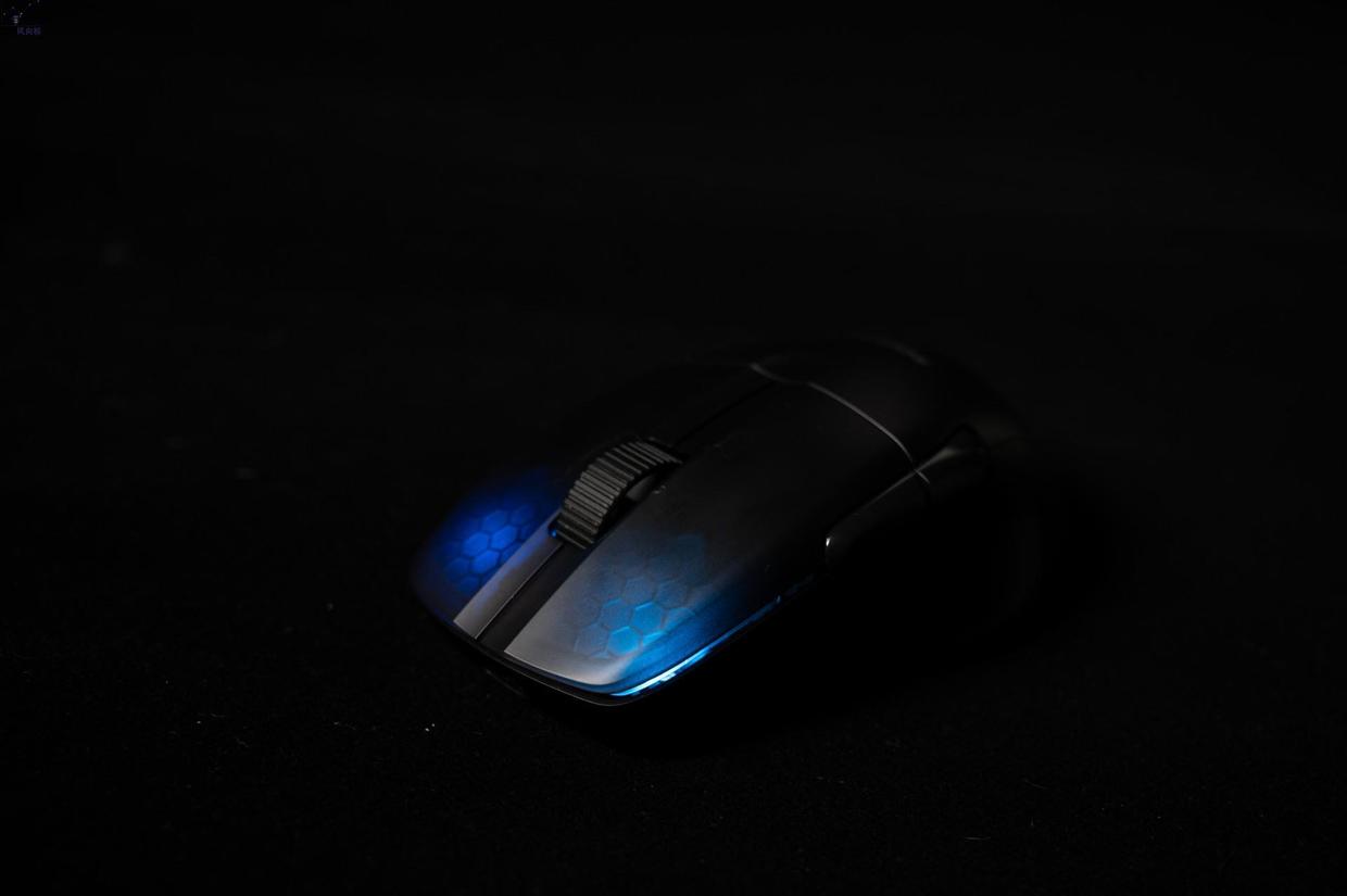操作更順滑的電競鼠標，擁有100小時續(xù)航，KONE Pro Air上手