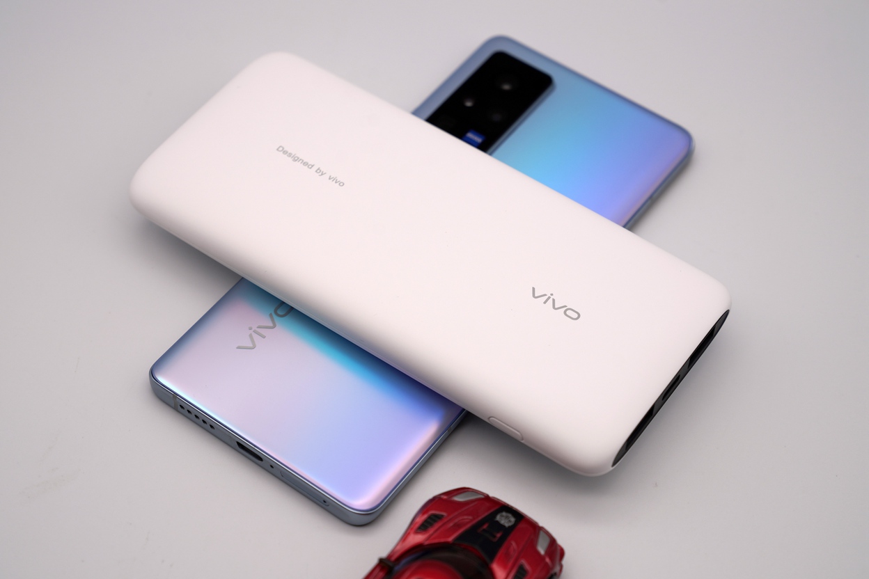 vivo 20W快充移動電源：輕薄便攜，出行閃充好幫手