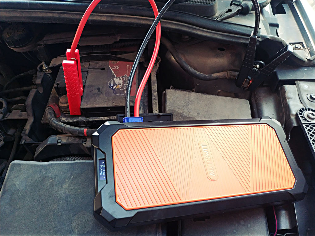汽車救援隊用的autowit汽車應(yīng)急電源，居然“沒電池”？