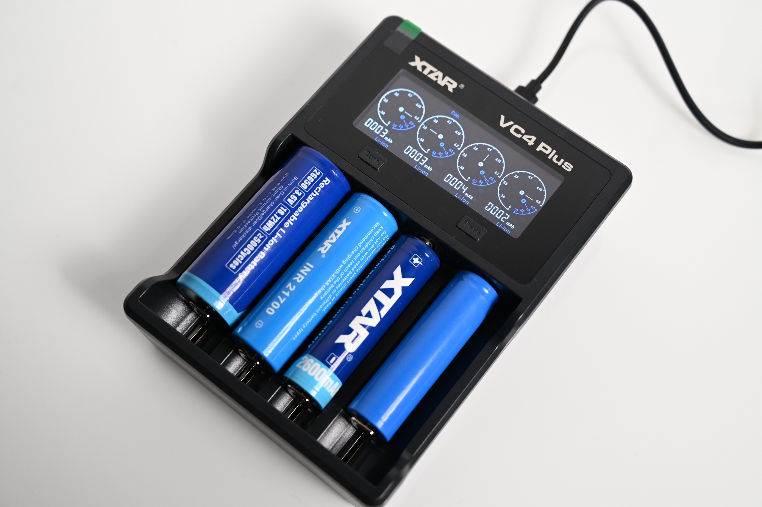 兼容超全的電池充電器，速度也挺快，XTAR VC4 PLUS鋰電充電器上手