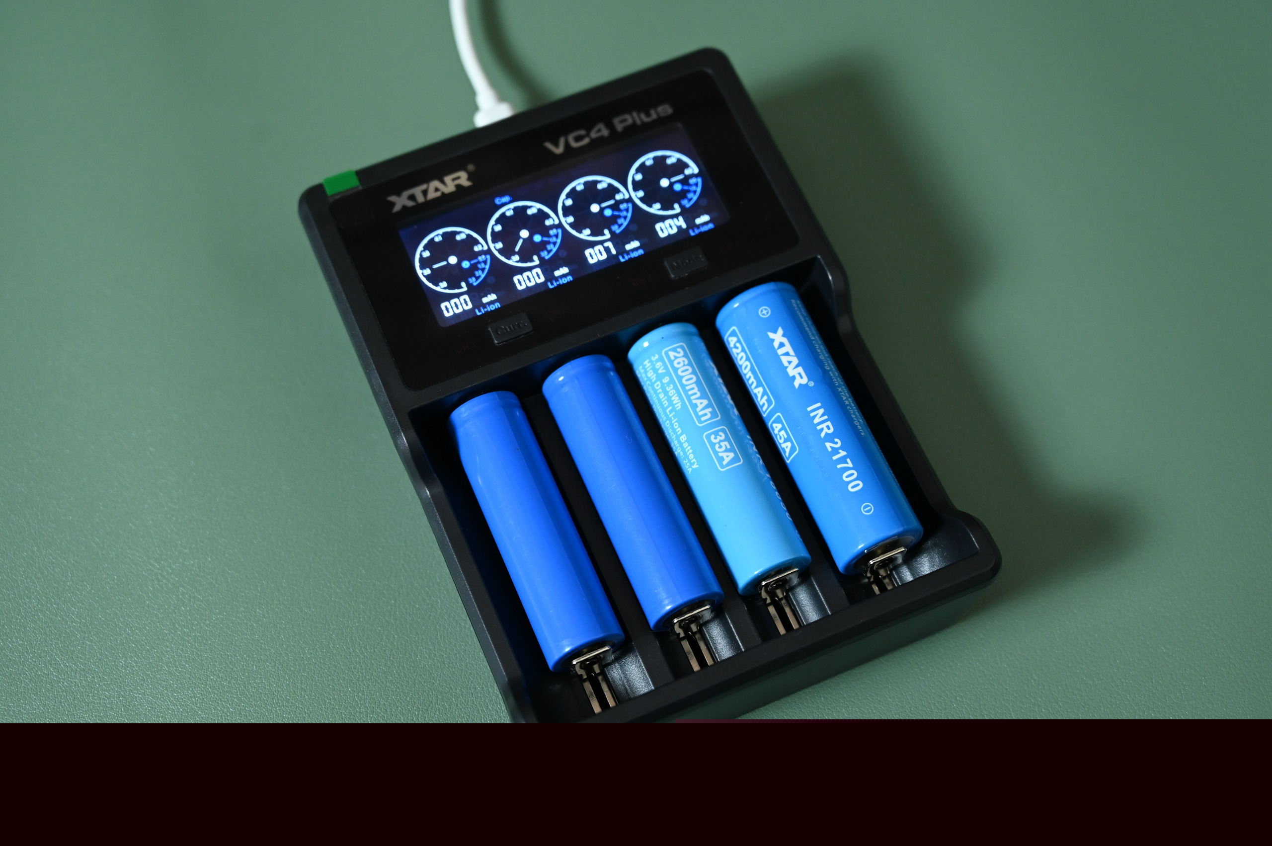 一件就夠的電池充電神裝備，XTAR VC4 PLUS四槽充電器上手