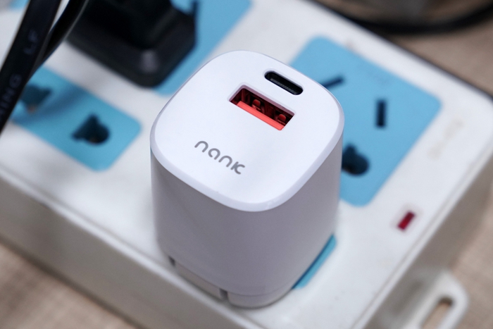 南卡20W迷你PD充電器C2：小身材、大驚喜