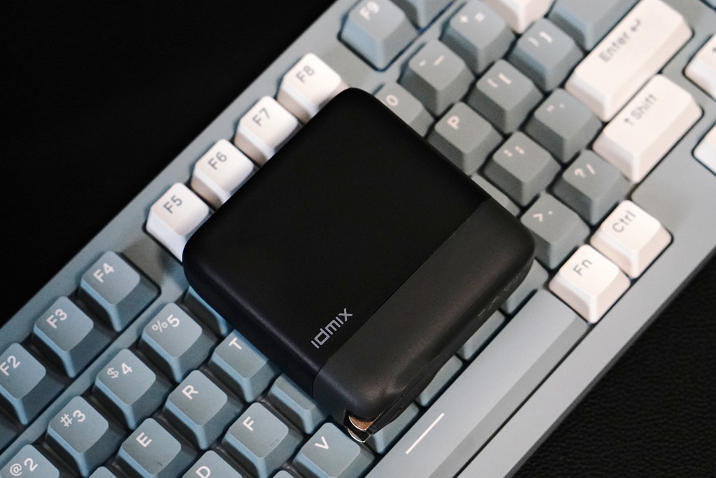 IDMIX 140W氮化鎵充電器：三口皆快充，充電不等待