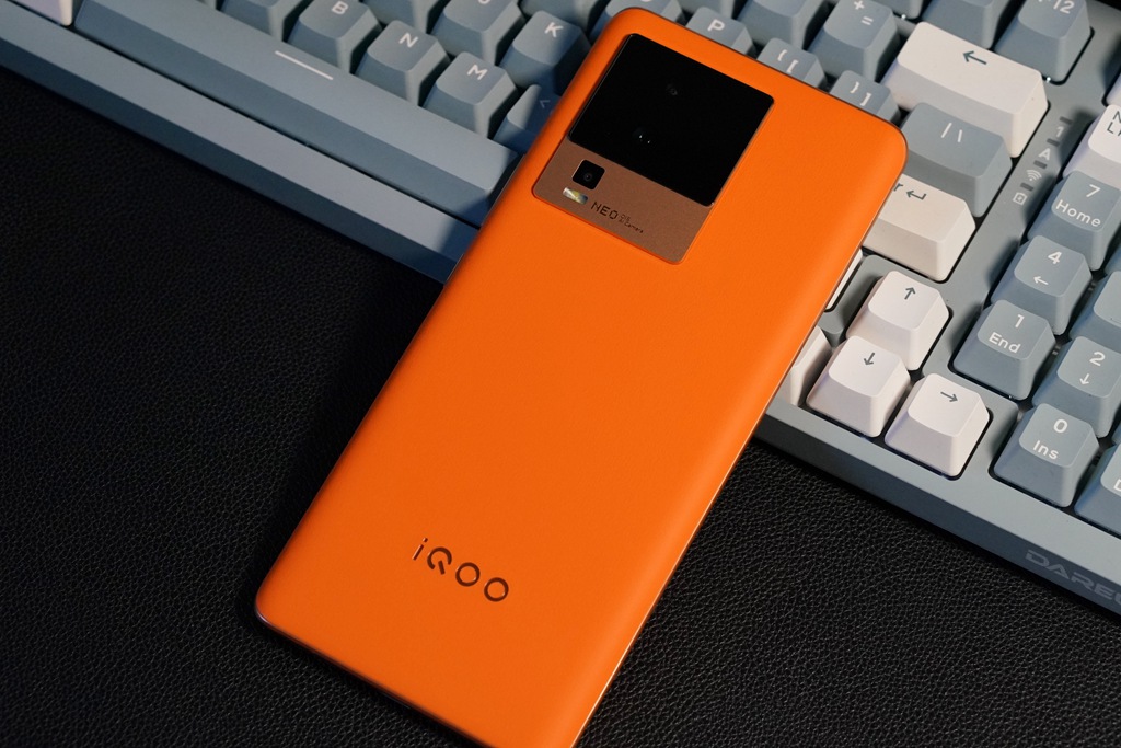 iQOO Neo7：性能鐵三角，打造新一代“水桶機(jī)皇”！