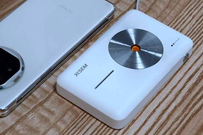 西圣PB磁吸無線充電寶：自帶線+無線充，出行必備！