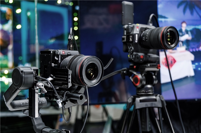 佳能EOS C50 團(tuán)播首秀驚艷無(wú)憂之夜，明星感直播助推流量破百億