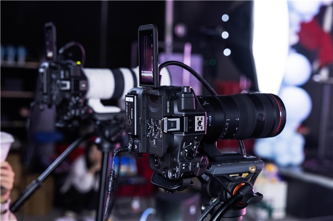 佳能“佳直播”攜手時(shí)拍傳媒，開啟明星感團(tuán)播時(shí)代